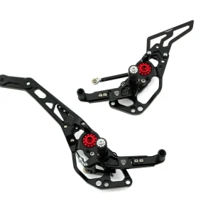 PEDANE REGOLABILI PILOTA CNC RACING DUCATI HYPERMOTARD/STRADA 939 2016- Subito Disponibile