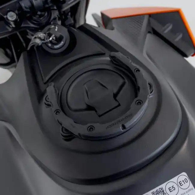 Flangia SW-Motech PRO Tankring per KTM Duke 990 dal 2024- Consegna Rapida