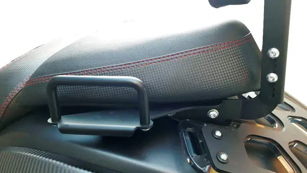 A Buon Prezzo ISOTTA Coppia di maniglie per il passeggero nere per Moto Guzzi MGX 21 1400