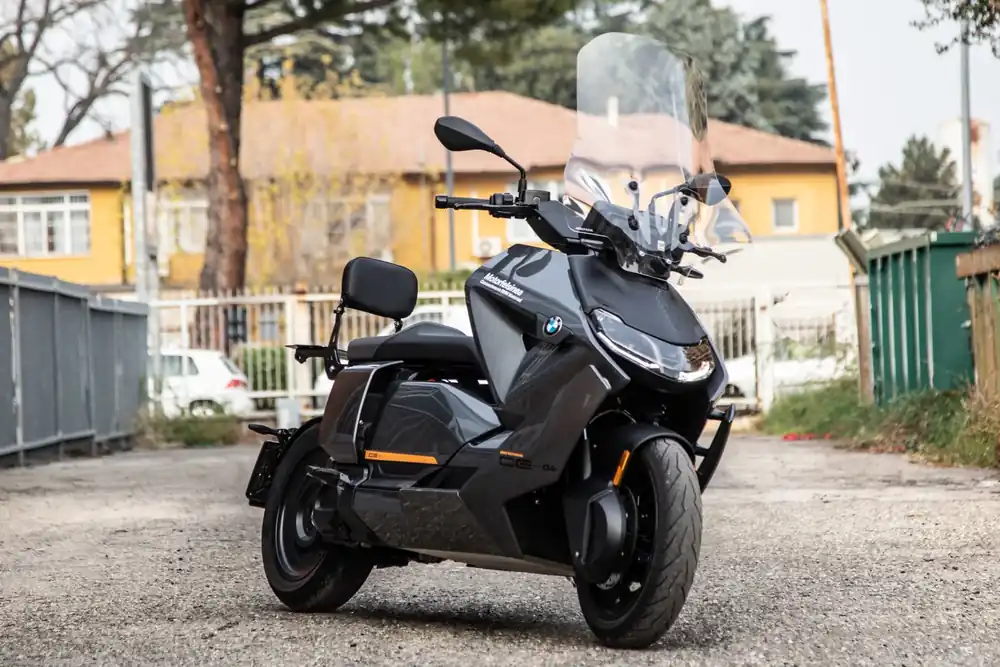Saldi ISOTTA SCHIENALE CON CUSCINO PER BMW CE 04