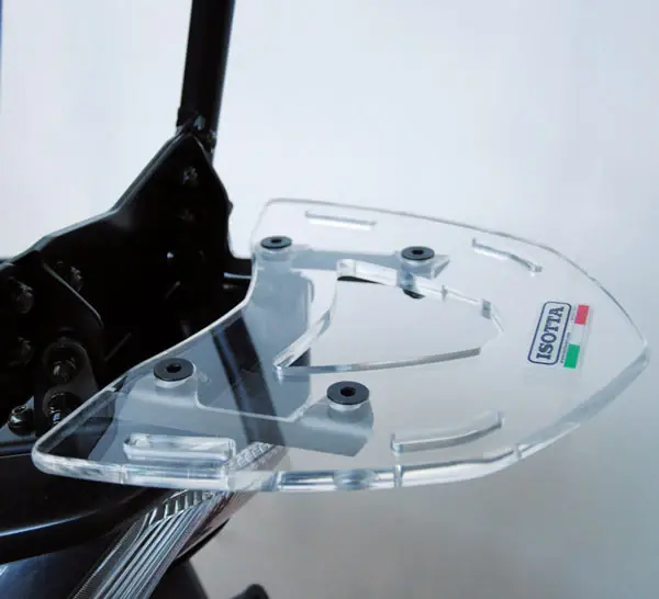 ISOTTA Portapacchi posteriore in Pmma trasparente per YAMAHA - TRICITY 125 2014- - TRICITY 155 2016- Promo Stagionale