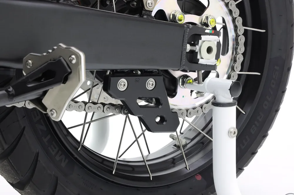 Nuova Collezione ISOTTA Protezione catena per HONDA AFRICA TWIN CRF 1100 L 2020>